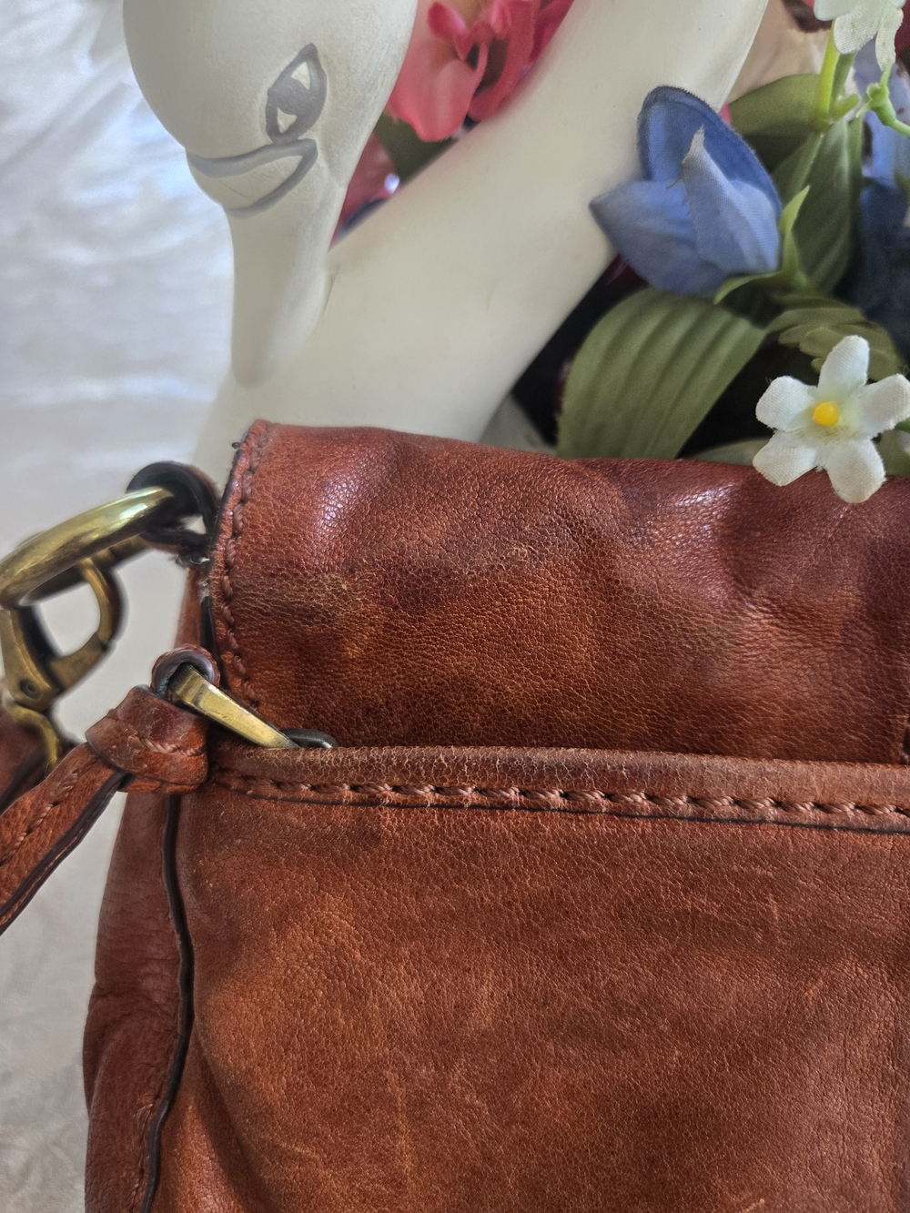 LOW START Fossil Brown Leather Crossbody Bag with Brass Hardware - Picture 12 of 15